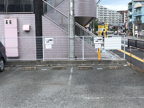 建物南側(ホンダカーズ側)に駐車場2台